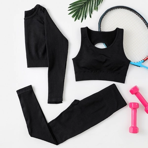 Dreiteiliges schwarzes Yoga-Set mit Langarm-Crop-Top, Sport-BH und hoch taillierter Leggings