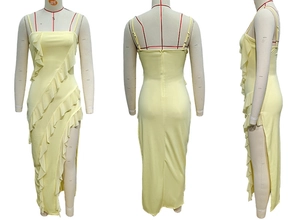 Vue en trois plans de la robe longue dos nu jaune clair avec détails de volants étagés