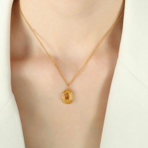 French style 18k gold-plated stainless steel necklace with irregular letter D pendant