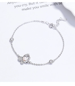 Detailed close-up of 925 silver butterfly bracelet featuring zirconia and a round pearl