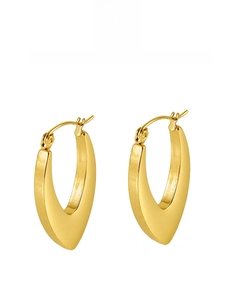 Détail de boucles d'oreilles larges en U en acier inoxydable plaqué or 18 carats