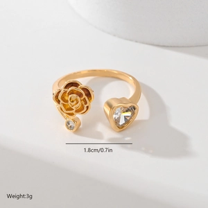 Detailed view of leaf design gold ring with 1.8cm diameter and 3g weight specifications