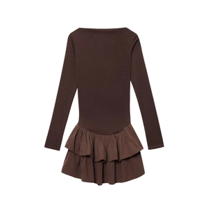 Braunes Langarm-Minikleid mit Strickoberteil und zweilagigem Satin-Rüschensaum