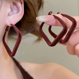 Boucles D'oreilles Créoles Carrées Flocage Velours Style Rétro Géométrique Avec Tige En Argent Pour Femmes
