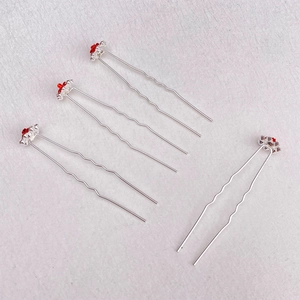 Set di 4 forcine per capelli a U argentate con eleganti strass in cristallo rosso