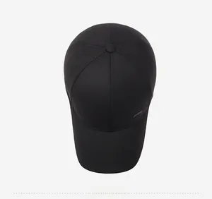 Vue de dessus d'une casquette de baseball noire avec logo JFDE et tissu en sergé