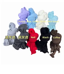 Gros plan montrant 9 couleurs de collants à motif losange en maille extensible