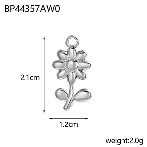 Polished flower pendant detail with dimensions 2.1cm height and 1.2cm width
