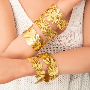 Elegant Stainless Steel 18K Gold Plated Cuff Bracelet For Women Minimalist Hollow Leaf Flower Butterfly Bangle Jewelry