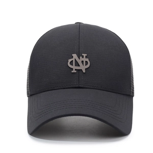 Casquette de baseball respirante pour hommes avec logo métallique et filet noir