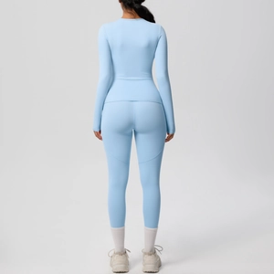 Ensemble de yoga bleu clair pour femme avec haut à manches longues et legging