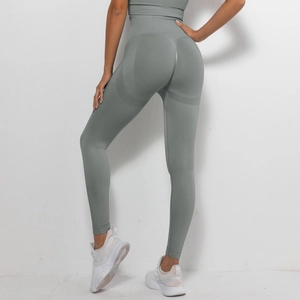 Rückansicht der nahtlosen High-Waist-Yogahose mit Po-Lifting-Textur und graugrünem Stoff