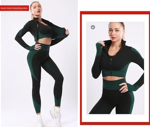 Details von nahtlosem Yoga-Set mit geometrischem Patchwork und strukturiertem Kompressionsstoff