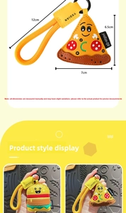 Vue détaillée du porte-clés pizza en cuir avec cordon de 12cm et attache métallique
