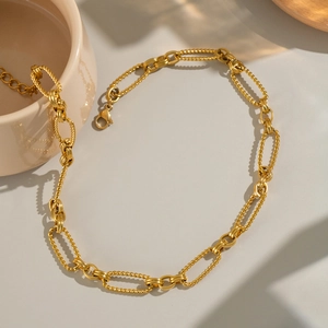 Minimalist 18K gold plated stainless steel necklace with textured twisted chain links