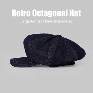 Casquette gavroche vintage en jean bleu foncé avec coutures contrastées et bouton