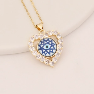 Golden heart necklace with micro-p鑲 zircón border and blue evil eye pendant detail