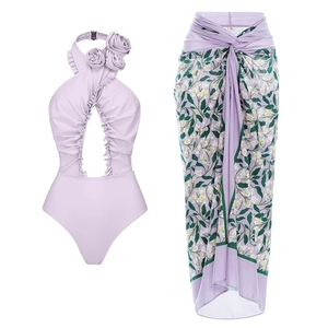 Détails du maillot de bain licou lavande avec roses 3D et paréo à imprimé floral