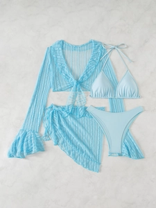 Détails de l'ensemble de bain bleu clair quatre pièces avec cache-maillot en dentelle à fleurs