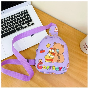 Détail du sac de poitrine violet pour enfants avec imprimé Capybara mignon sur nylon