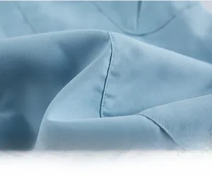 Macro della trama del tessuto azzurro per pantaloni cargo in stile americano