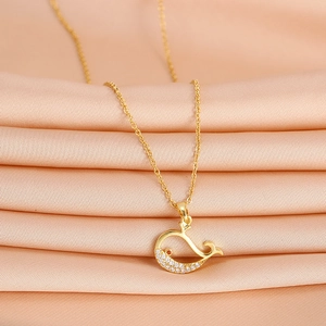 Collana balena in acciaio inossidabile placcata oro 18k con diamanti su seta arancione
