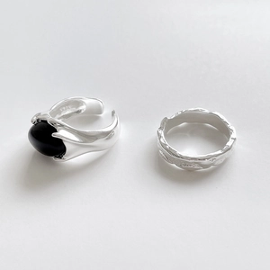925 sterling silver ring set with black onyx and irregular textured silver band