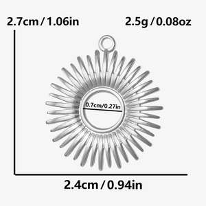 Silver sun pendant dimensions: 2.7cm height, 2.4cm width, and 2.5g weight detail