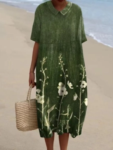 Détail de robe longue vert foncé vintage avec imprimés floraux et col à revers boutonné