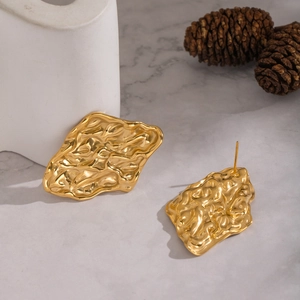 Vintage hammered geometry stud earrings in 18K gold plated stainless steel