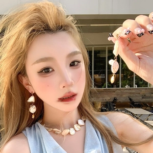Irregular shell and starfish pendant necklace and earrings set for summer beach vacations