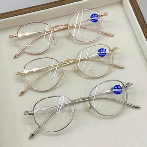 Drei ovale Lesebrillen aus Metall in Roségold und Silber mit Gläsern der Stärke +1,50