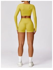 Détail du short de yoga vert fluo à taille haute avec fronces pour un effet galbant