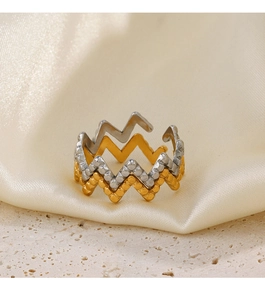 Detail of wavy two-tone adjustable ring with gold silver finish and embossed dots
