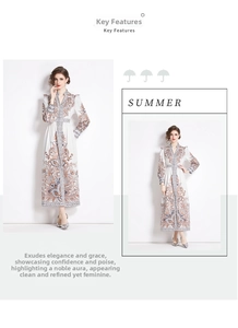 V-Ausschnitt und Paisleymuster eines Vintage-Maxikleides mit eleganten Laternenärmeln