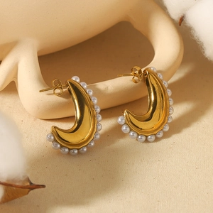 Vintage crescent gold hoop earrings with white pearls for a minimalist fashion look