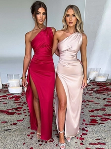 Robe Maxi En Satin À Une Épaule Haute Fente Sexy Sans Manches Taille Plissée Robe De Soirée Pour Femmes