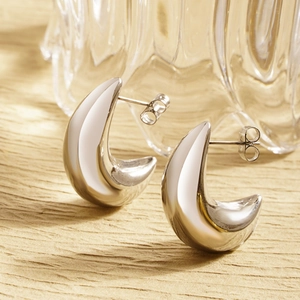 French vintage style hollow crescent moon silver stud earrings in polished stainless steel