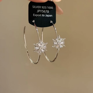 Boucles d'oreilles créoles en argent 925 avec flocon de neige et cristaux de zircone