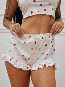 Detail von geripptem Pyjama-Set mit Herz-Print und verspieltem Rüschensaum für Damen