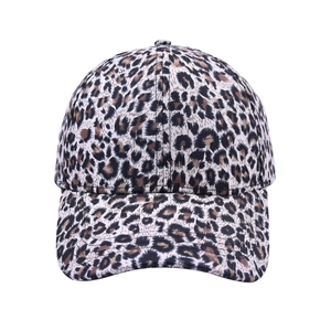 Classic leopard print baseball cap with curved brim and wild animal pattern for outdoor style