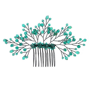 Dettaglio macro del pettine da sposa con perline di cristallo verde acqua e rami in metallo nero