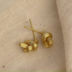 Elegant 925 sterling silver gold-plated knot stud earrings for a minimalist fashion look