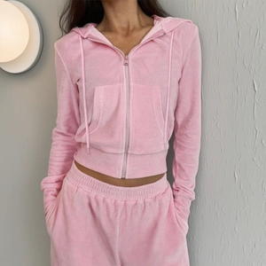 Tuta sportiva in velluto rosa con felpa con cappuccio e pantaloni a vita alta