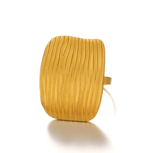 Fashionable 18K gold plated stainless steel rectangular ring with vertical ripples texture