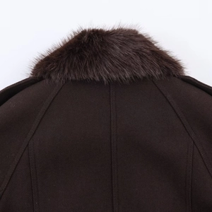Manteau d'hiver marron pour femme avec col luxueux en fausse fourrure et revers chic