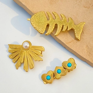 Retro 18k gold stainless steel hair clip set with fishbone heart and pearl details