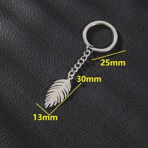 Minimalist silver feather pendant keychain with detailed dimensions 25mm ring and 30mm chain