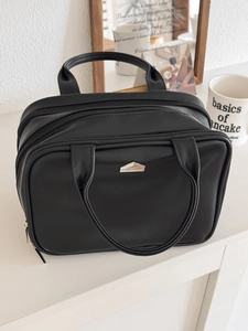 Detailed view of the triple-layer zipper structure and matte leather texture of the bag