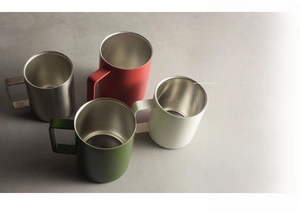 Close-up of smooth rim design on stainless steel mugs with double-wall insulation
